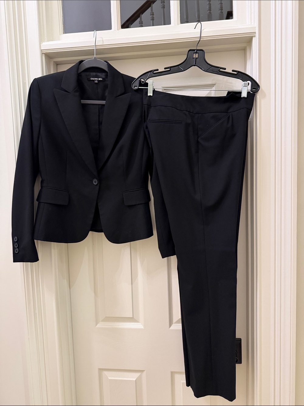 Gianni Bini Black Women's Two-Piece Tailored Suit. Jacket size 6 pants size 8